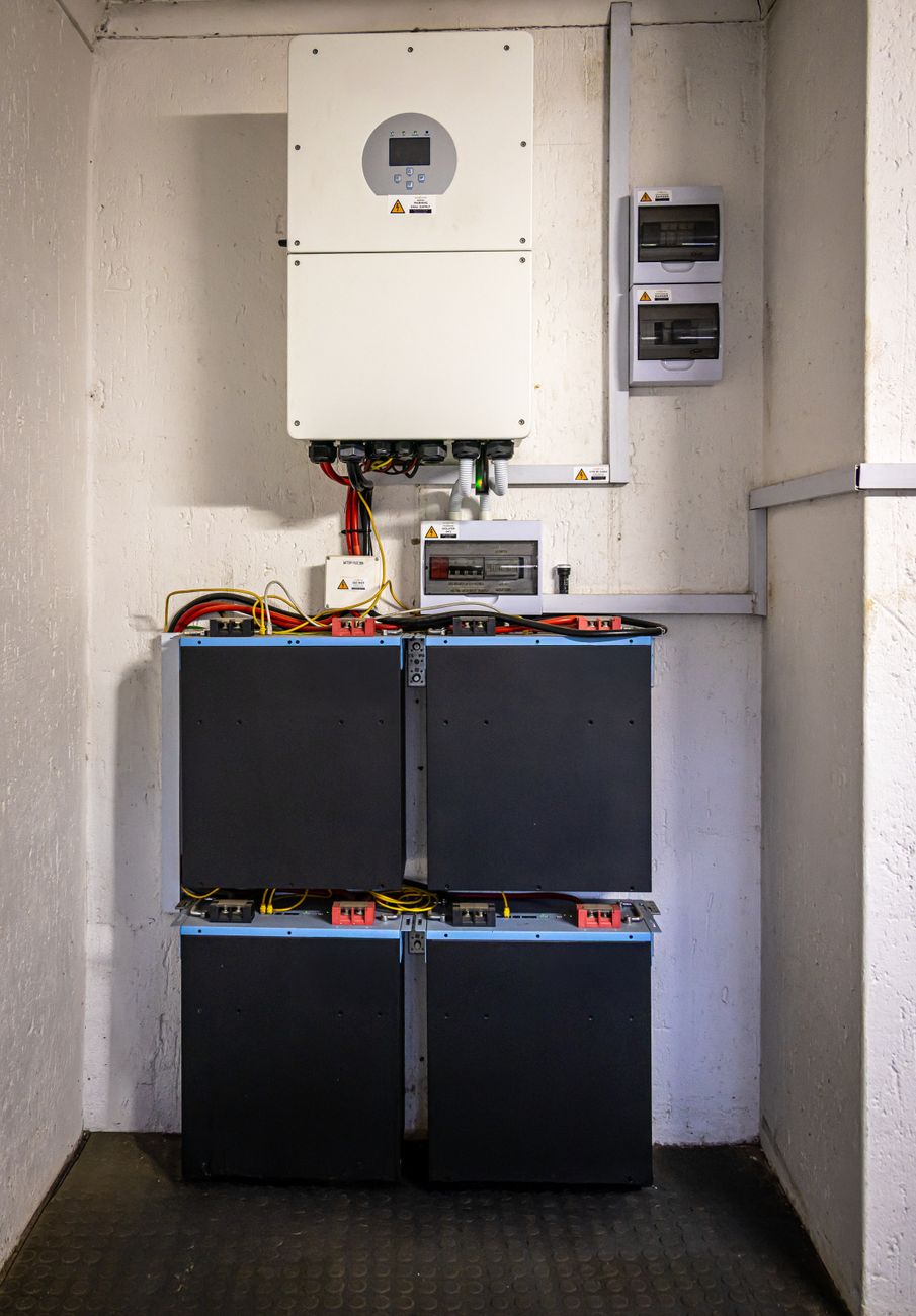 Wielkoskalowy szafowy magazyn energii elektrycznej